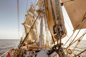 Le Belem naviguant en pleine mer