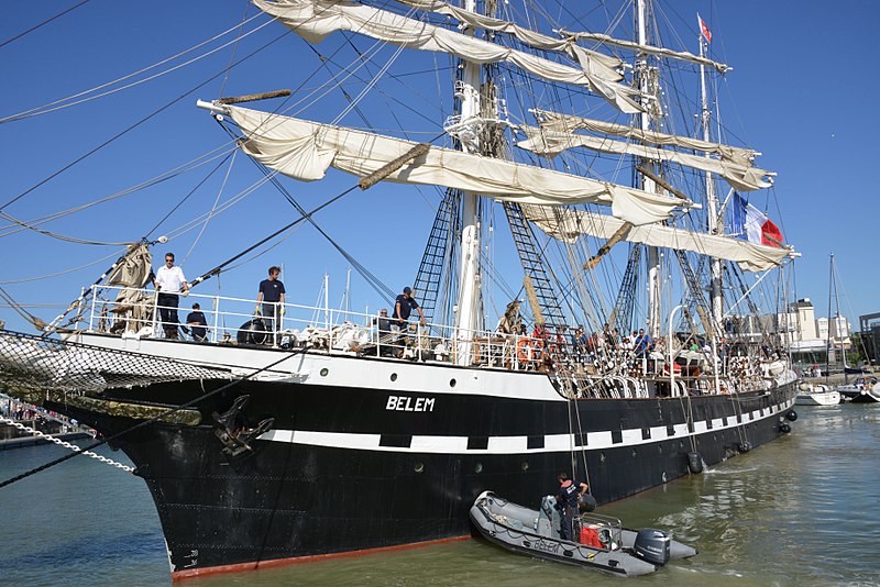 Zodiaque accostant le Belem