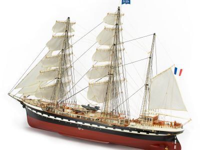 Maquette en bois du Belem