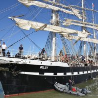 Zodiaque accostant le Belem